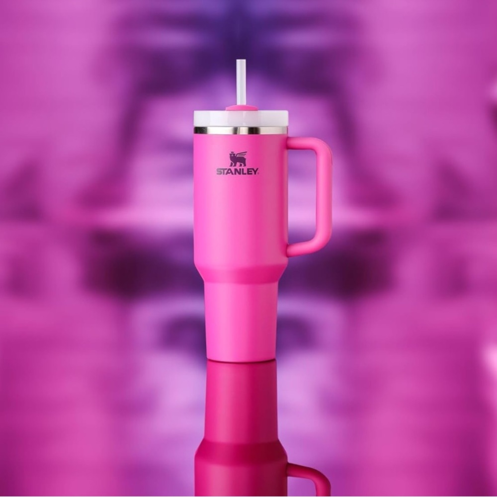 Brand new in wrapping 40oz Stanley hot pink in SOLD OUT fuschia